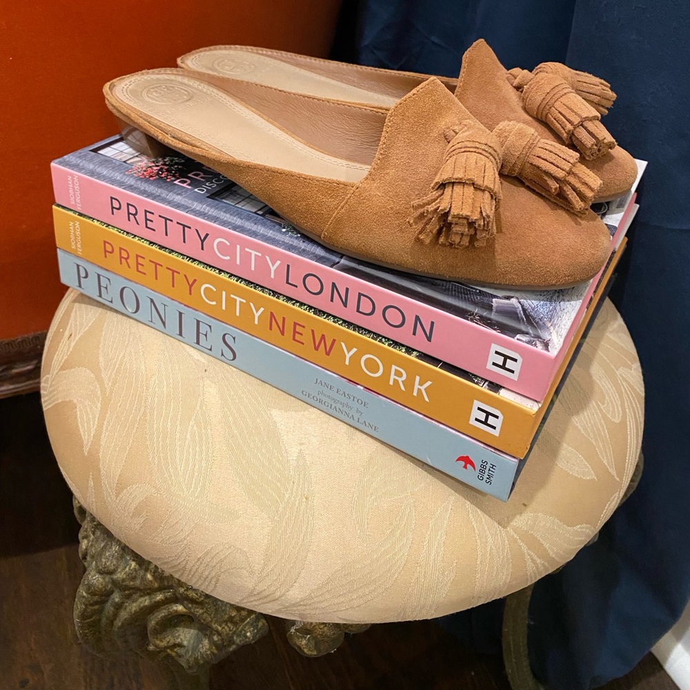 Tory Burch 7.5 womens tassel loafer mile slide suede tan flat